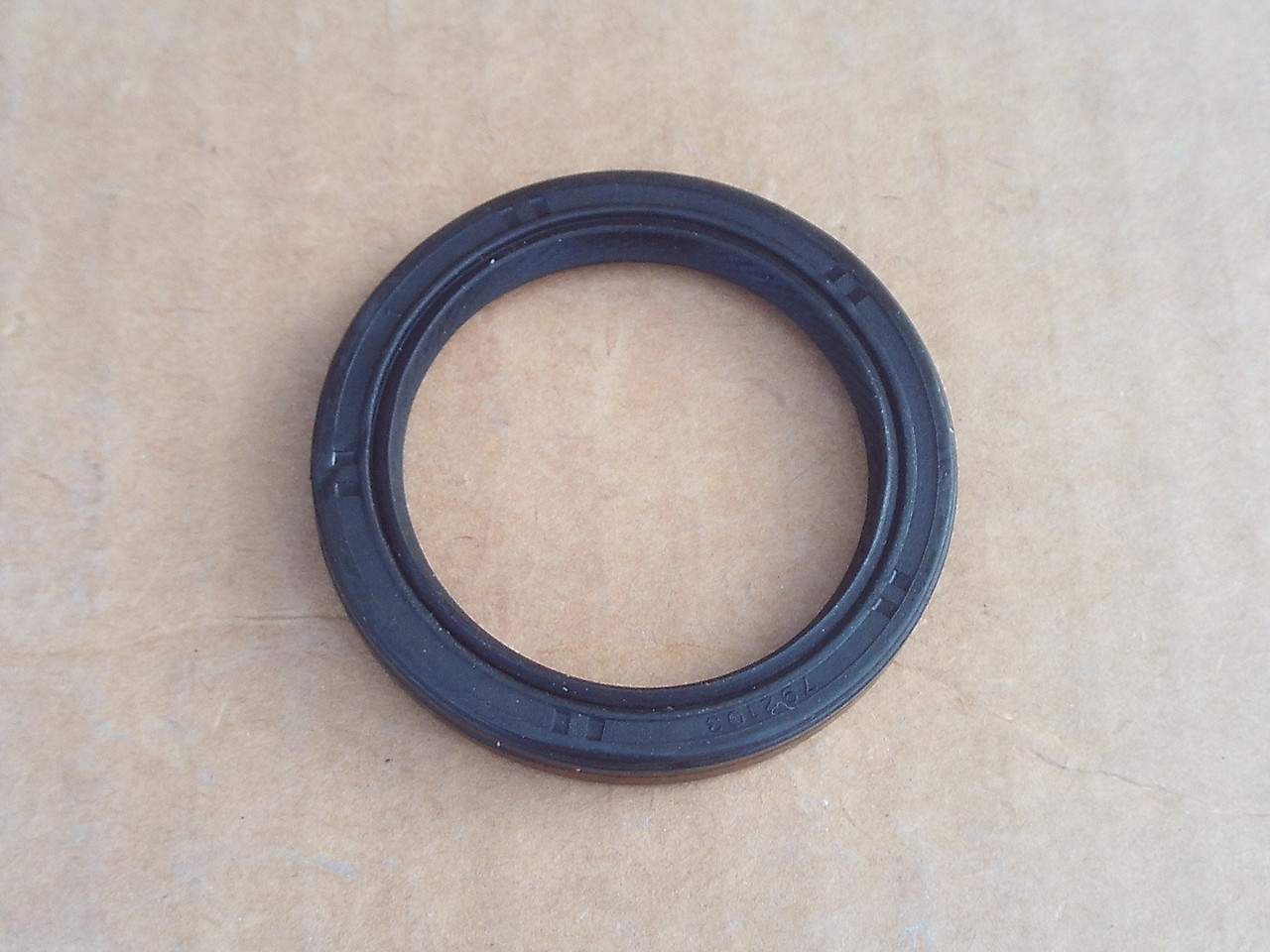 Oil Seal for Toro LX426, LX466, 690947, 791892, 795387