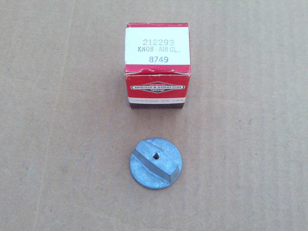 Briggs and Stratton Air Filter Cover Knob 212293 &