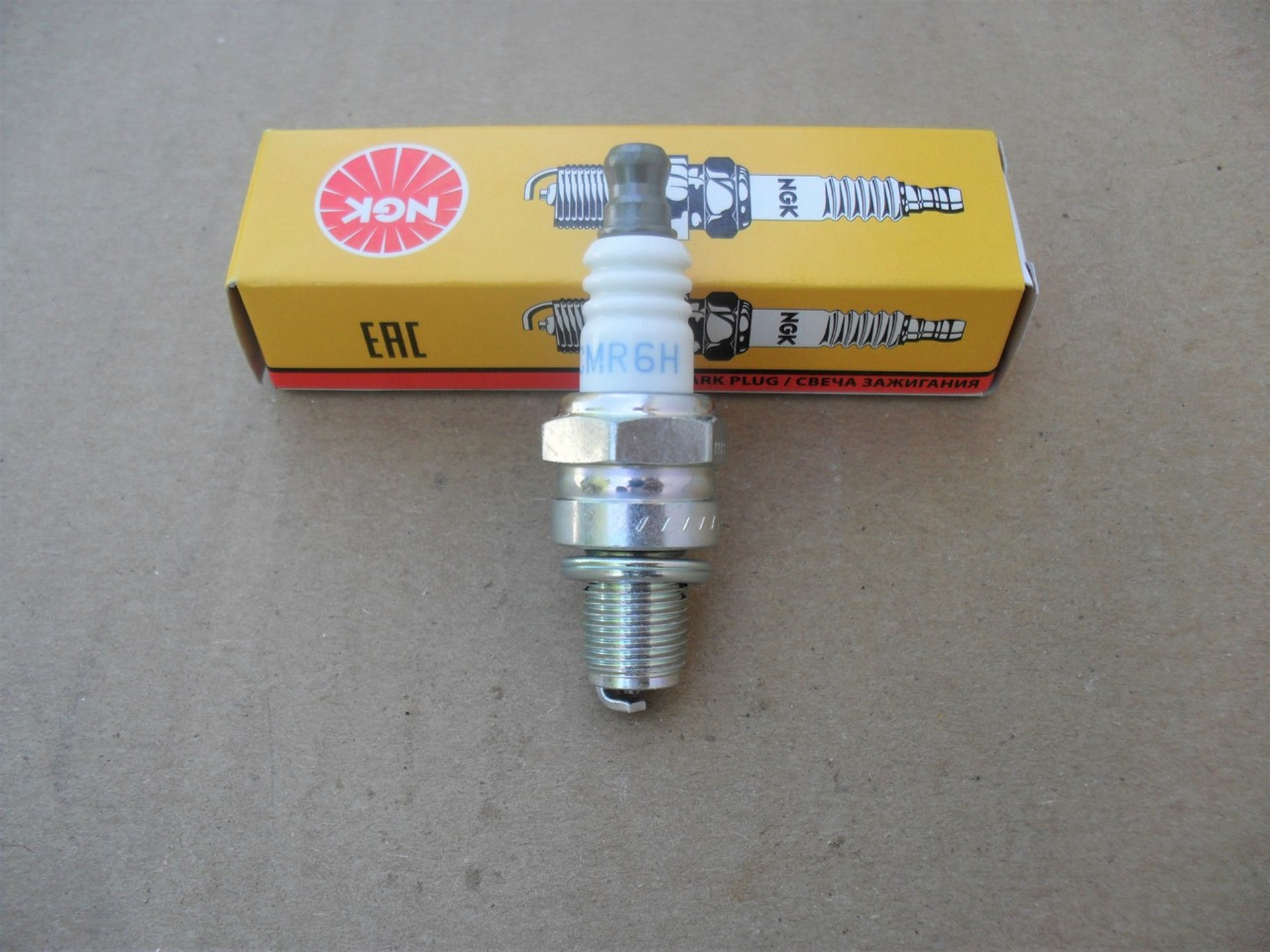 Spark Plug for Stihl BR500, BR550, BR600, FC56, FC70 and MS192