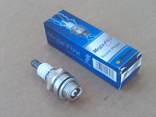 Spark Plug for Kawasaki KT12AD TD33 TG28 TD40 KT18 KT28 TD48 FD440V FD501D FD590V 920702051 92070-2051