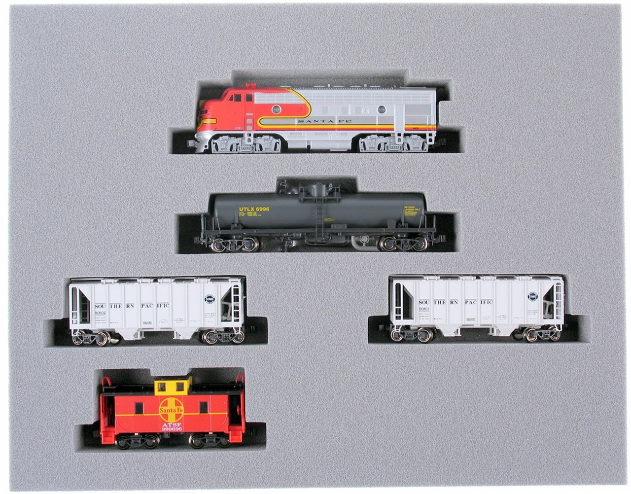 Kato ~ N Scale ~ Santa Fe ~ F-7 Freight Train Set ~ F-7 & 4 Cars