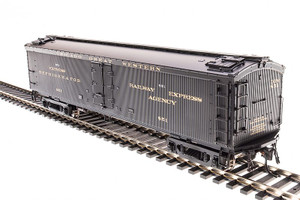 Broadway Limited ~ HO Scale ~ Chicago Great Western 53'6" Wood Express Reefer #851 ~ 1825
