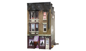 Woodland Scenics ~ HO Scale ~ Built and Ready ~ Betty's Burning Building ~ BR5051