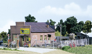 Design Preservation Models ~ HO Scale ~ Gold Series ~ Harlee and Sons Cycle Shop Kit ~ 40600