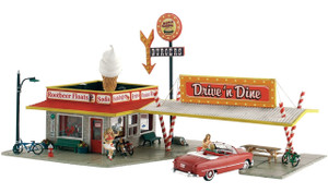 Woodland Scenics ~ N Scale ~ Built & Ready ~ Drive 'N Dine ~ Lighted ~ BR4929