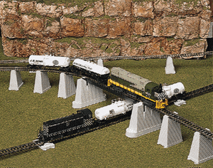 Atlas ~ HO Scale ~ Over and Under Pier Set (47) ~ 80