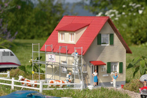 PIKO ~ G Scale ~ House Under Renovation, Building Kit ~ 62072