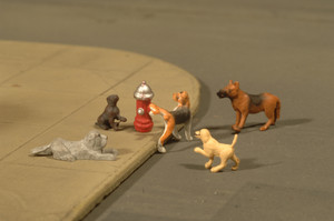 Bachmann ~ HO Scale ~ Dogs with Fire Hydrant ~ 33108