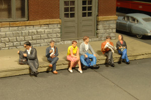 Bachmann ~ HO Scale ~ Seated Platform Passengers ~ 33111