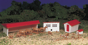 Bachmann ~ HO Scale ~ Farm Building with Animals ~ 45152