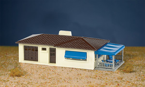 Bachmann ~ HO Scale ~ Ranch House - Cream & Brown ~ 45156
