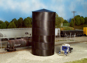 Rix Products ~ HO Scale ~ Water/Oil Tank 43' Peaked Top ~ 628-0504