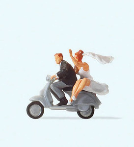 Preiser Kg ~ HO Scale ~ Vespa Scooter ~ Wedding Couple on Vespa ~ 28150