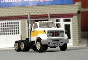 SYLVAN SCALE MODELS ~ HO Scale ~ 1971-1977 GMC 9500 Tandem-Axle Tractor w/High Cab & Short Hood ~ Resin Kit ~ Undecorated ~ 696-V379