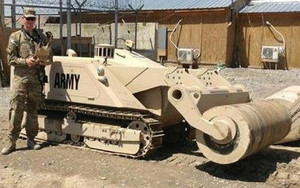 Trident Miniatures ~ HO Scale ~ British Army Vehicles ~ Resin Kit ~ M160 Tracked Robotic Mine Roller Auger (beige) ~ 729-87195