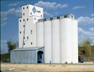 Walthers Cornerstone ~ HO Scale ~ ADM Concrete Grain Elevator ~ Kit ~ 933-3022