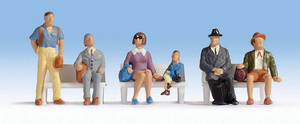 Walthers SceneMaster ~ HO Scale ~ Waiting Passengers (6) ~ 949-6041