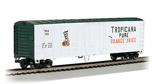 Bachmann ~ HO Scale ~ 50' Steel Reefer ~ Tropicana ~ 17947