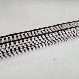 Micro Engineering ~ HO Scale ~ Code 83 ~ 36" Weathered Concrete Tie Flex-Trak ~ 6 Pieces ~ 12-105