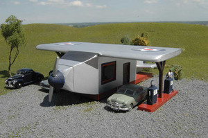 Bachmann ~ HO Scale ~ Airplane Gas Station ~ Assembled ~ 35201
