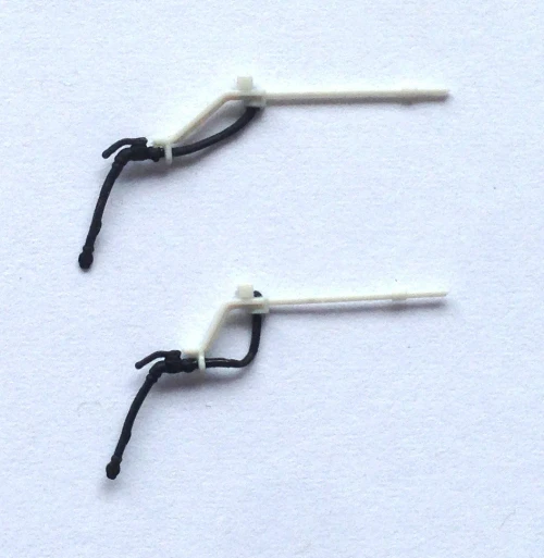 Moloco ~ HO Scale ~ Holder Extensions plus Rubber Air Hoses ~ 8 Pairs ~ HE-0308