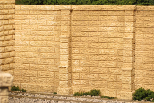 Monroe Models ~ HO Scale ~ Retaining Walls Sand Stone Block (2 pcs) ~ 167