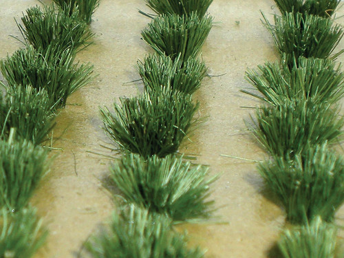 Bachmann ~ Detachable Grass Bushes (30 Per Pack) ~ 32507