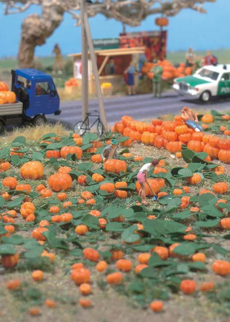 Walthers SceneMaster ~ HO Scale ~ Pumpkin Patch ~ Kit ~ 80 pumpkins (assorted sizes) & eight vines ~ 949-1115