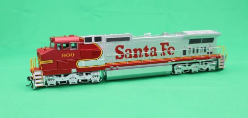 Atlas ~ HO Scale ~ GE Dash 8-40CW ~ Master Gold ~ LokSound and DCC ~ Santa Fe #900 ~ 10004511