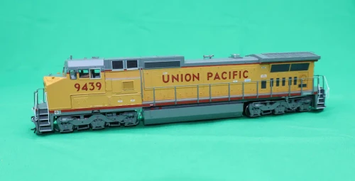 Atlas ~ HO Scale ~ GE Dash 8-40CW ~ Master Gold ~ LokSound and DCC ~ Union Pacific #9439 ~ 10004516