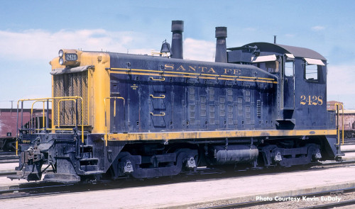 Rapido ~ HO Scale ~ EMD SW9 ~ Santa Fe #2435 ~ DC Version ~ 027065