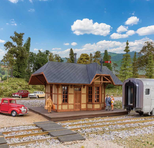 Walthers Cornerstone ~ HO Scale ~ Victoria Springs Station ~ Kit ~ 933-3555