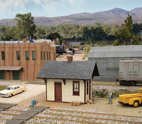 Walthers Cornerstone ~ HO Scale ~ Flag Stop Station ~ Kit ~ 933-4061