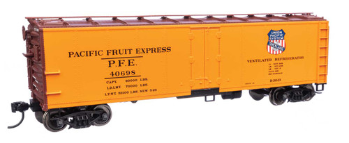 Walthers Mainline ~ HO Scale ~ 40' Steel Reefer with Dreadnaught Ends ~ Pacific Fruit Express #40698 ~ 910-41416