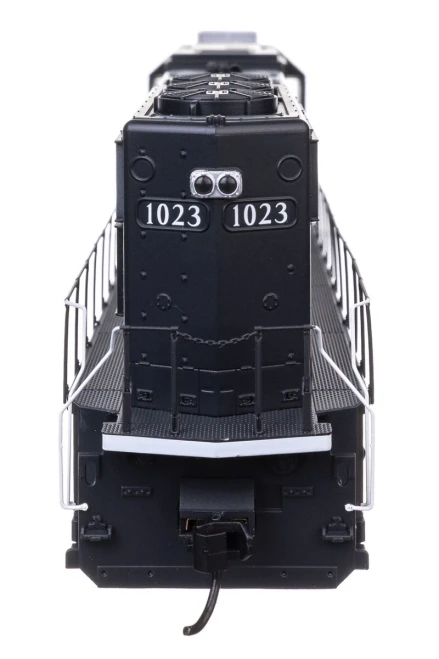 Walthers Mainline ~ HO Scale ~ EMD SD70 ~ Illinois Central #1025 ~ Sound and DCC ~ 910-21027