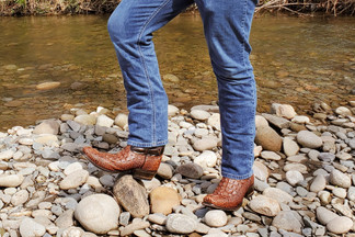 how to wear cowboy boots with jeans