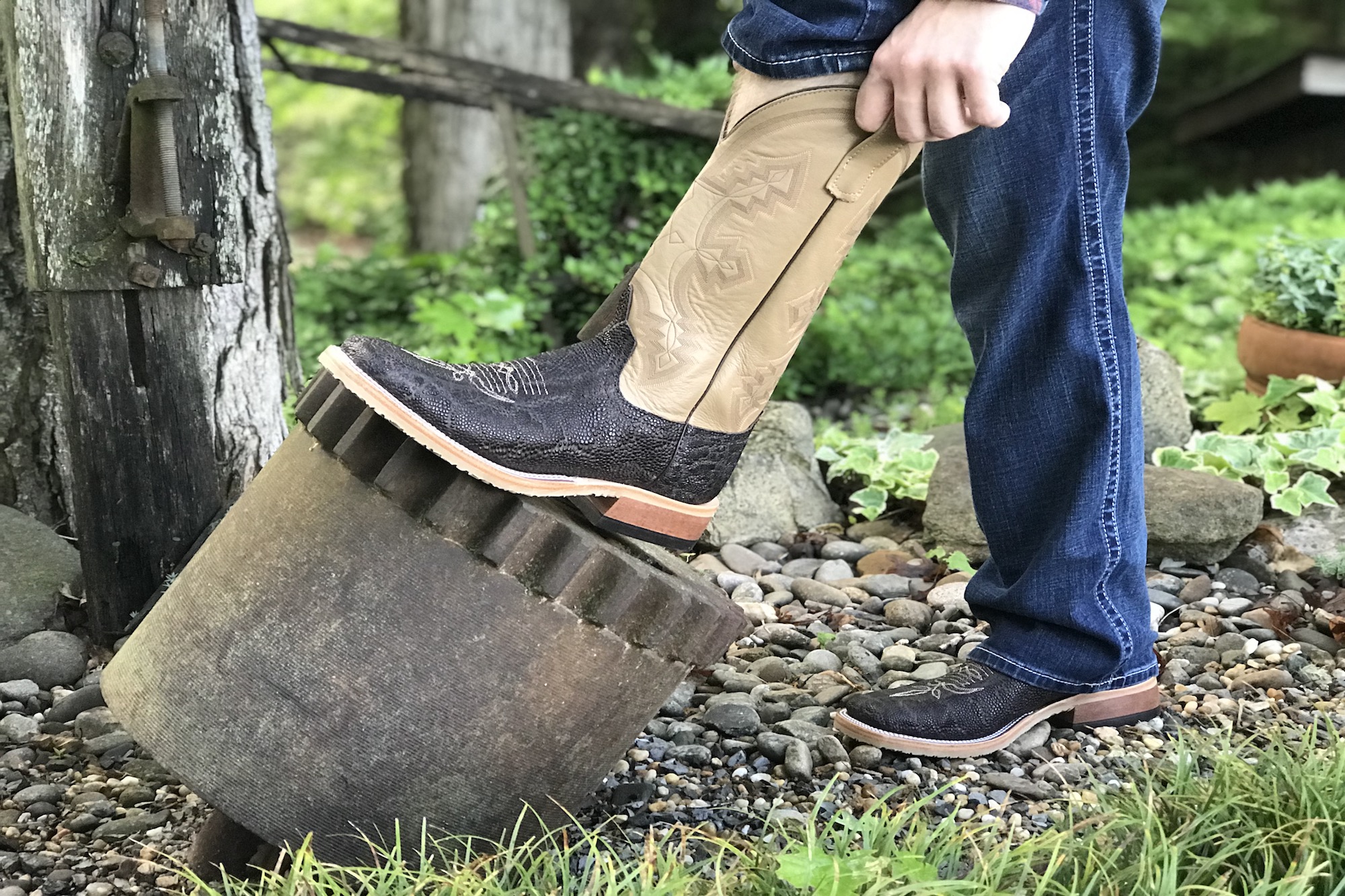 3 Ways to Wear Short Western Boots