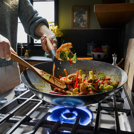 Kitchenaid® Gas-on-Metal Cooktop with an Integrated Wok Grate and CookShield™ Finish KCGK530SJP