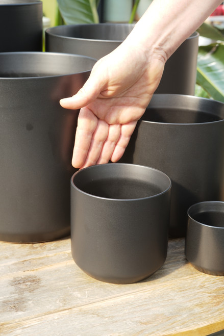 4.75" Kendall Pot in Black