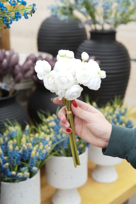 10" Mini Ranunculus Bunch in White