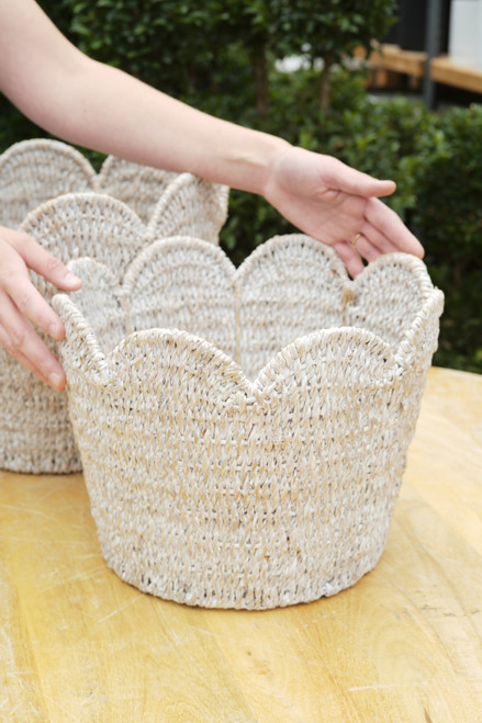 13" Scallop Basket in White