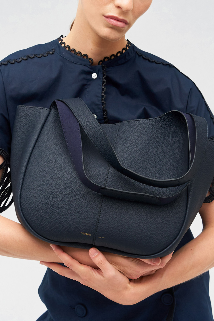 【OROTON】Emilia Tote/レザートートバッグ/15インチPC収納可 Emilia Tote - Black | Oroton