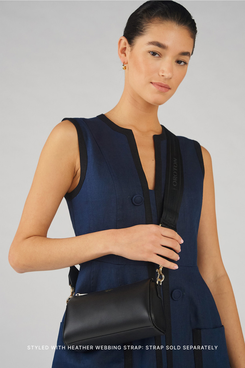 【HERVE】Baguette Bag HARVEY BAGUETTE CROSSBODY - Black | Oroton