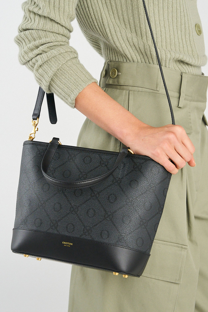 ★Oroton★Harvey Signature Shopper Tote レザー トートバッグ Harvey Signature Shopper Tote - Black/Cognac | Oroton
