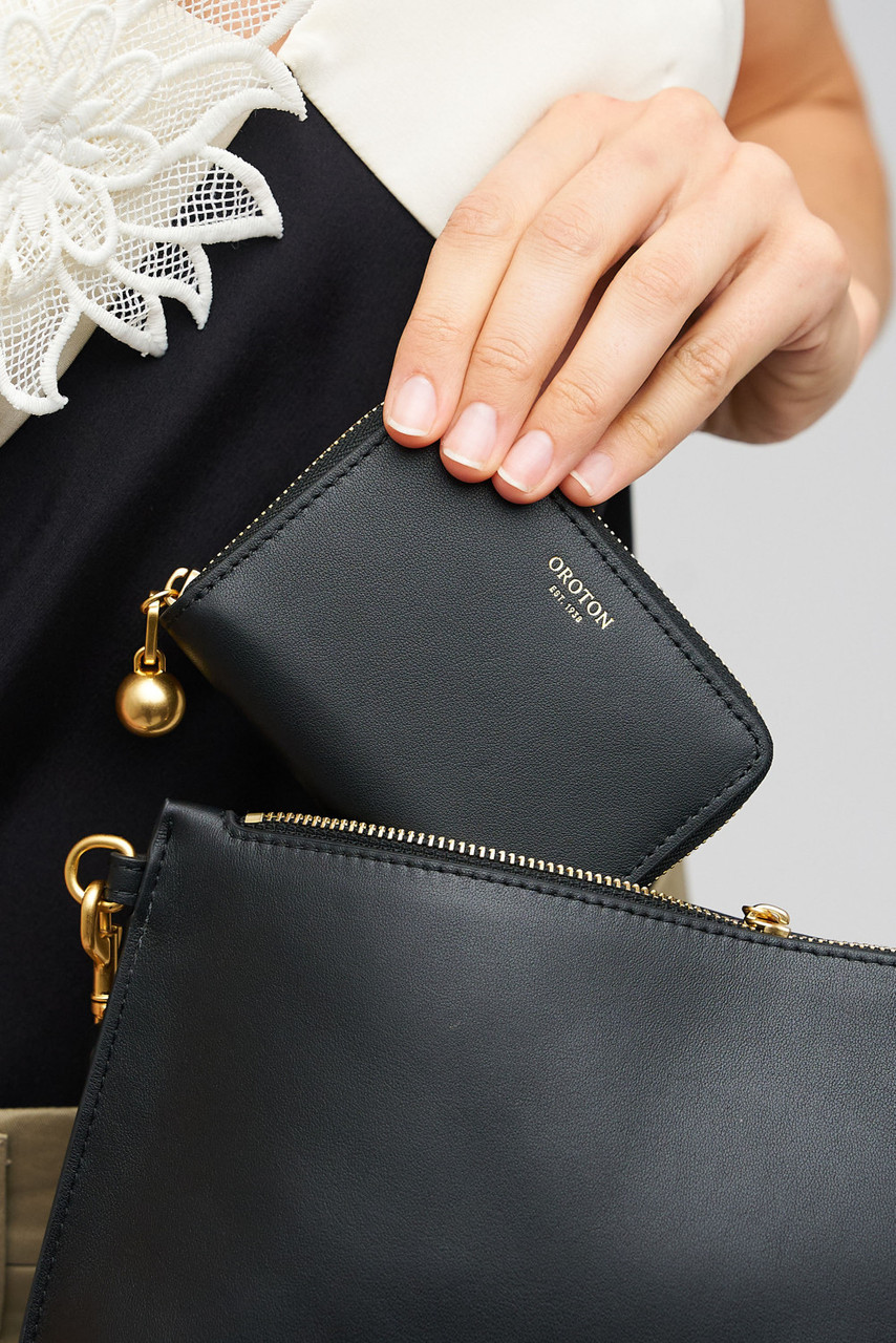 【OROTON】CLARA ZIP AROUND WALLET/ジップウォレット/ロゴ OROTON】CLARA ZIP AROUND WALLET/ジップウォレット/ロゴ