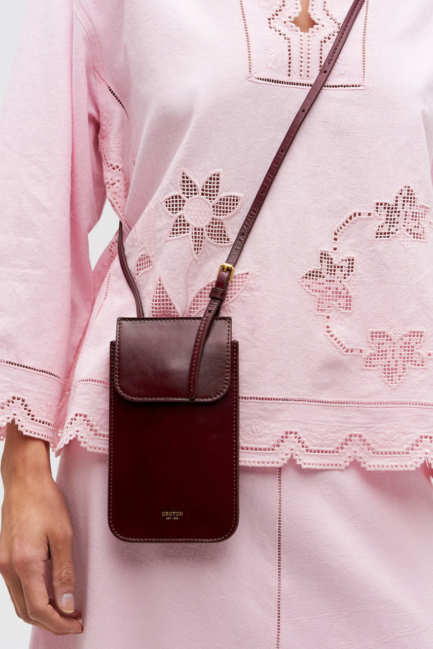 【OROTON】AUS人気ブランド Margot スマホケース ポーチ Margot Phone Crossbody - Currant | Oroton