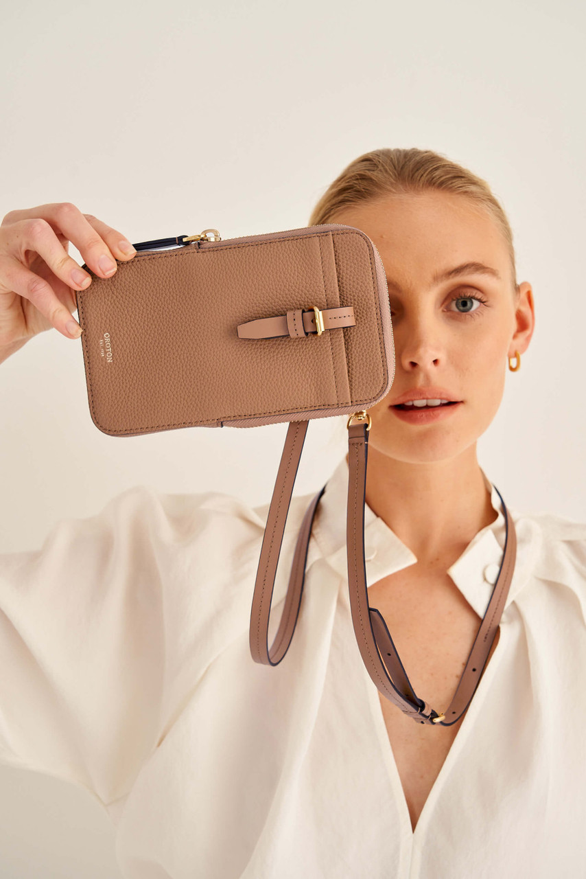 大人気 OROTON★ レザー Dylan スマホ ケース クロスボディ 財布 DYLAN PHONE CROSSBODY - Tan | Oroton