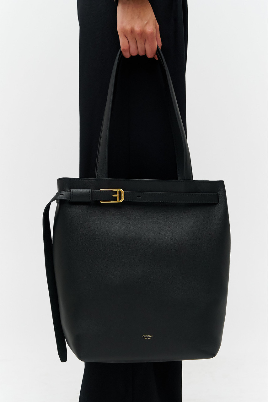 OROTON ★ CALI TOTE レザー トート バック ジップ 大容量 CALI TOTE - Black | Oroton