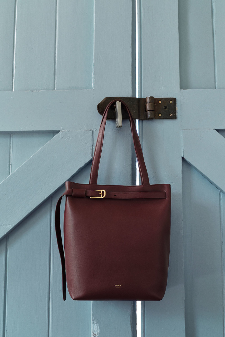 OROTON ★ CALI TOTE レザー トート バック ジップ 大容量 CALI TOTE - CURRANT | Oroton