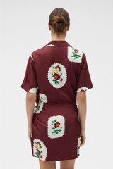 Profile view of model wearing the Oroton Folk Doilie Camp Shirt in Burgundy and 100% silk twill fabric for Women .